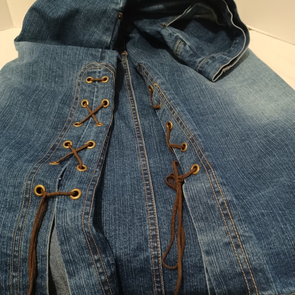 Women's Plus Size Denim Skirt - Picture 5 of 12